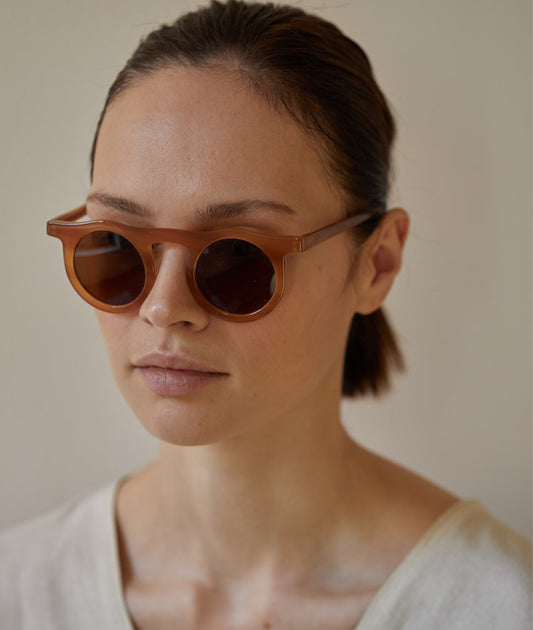 LIND CEDAR light-brown sunglasses with a round frame