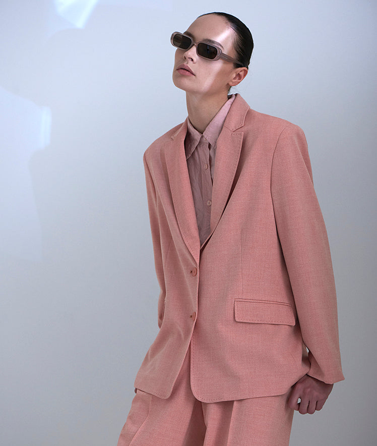 Ovale-neutron-pink-dusty-pink-sunglasses-on-model